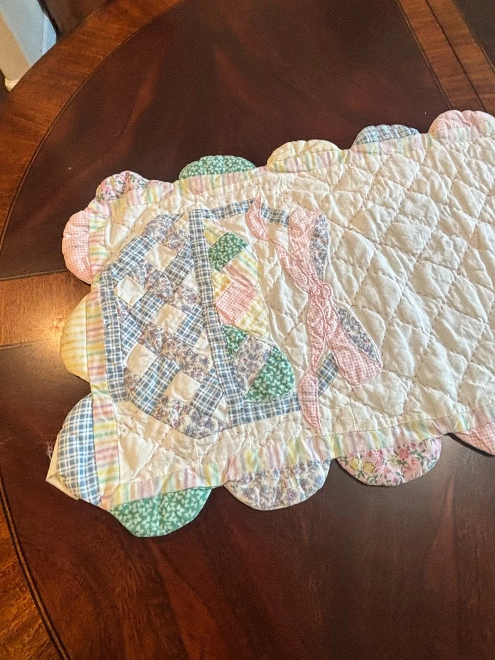 Vtg Style Pastel Quilted Table Runner – Scalloped Edge Easter Basket Patchwork